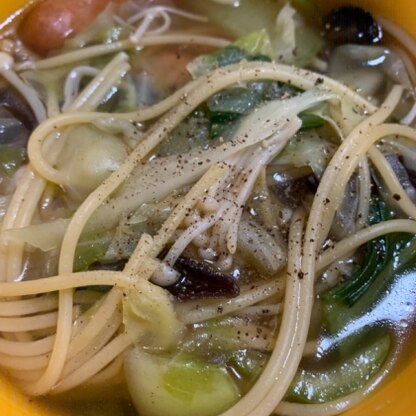 家にある野菜を入れて作ってみました。
スープも、美味しいし寒くなったので、家族で美味しく頂きました！
